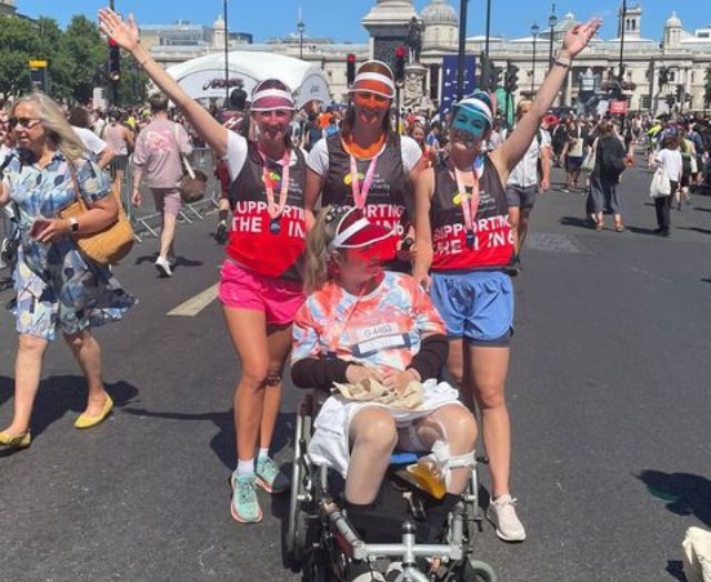 A group of fundraisers in Brain Charity vests take on the London Asics 10k in the sunshine.